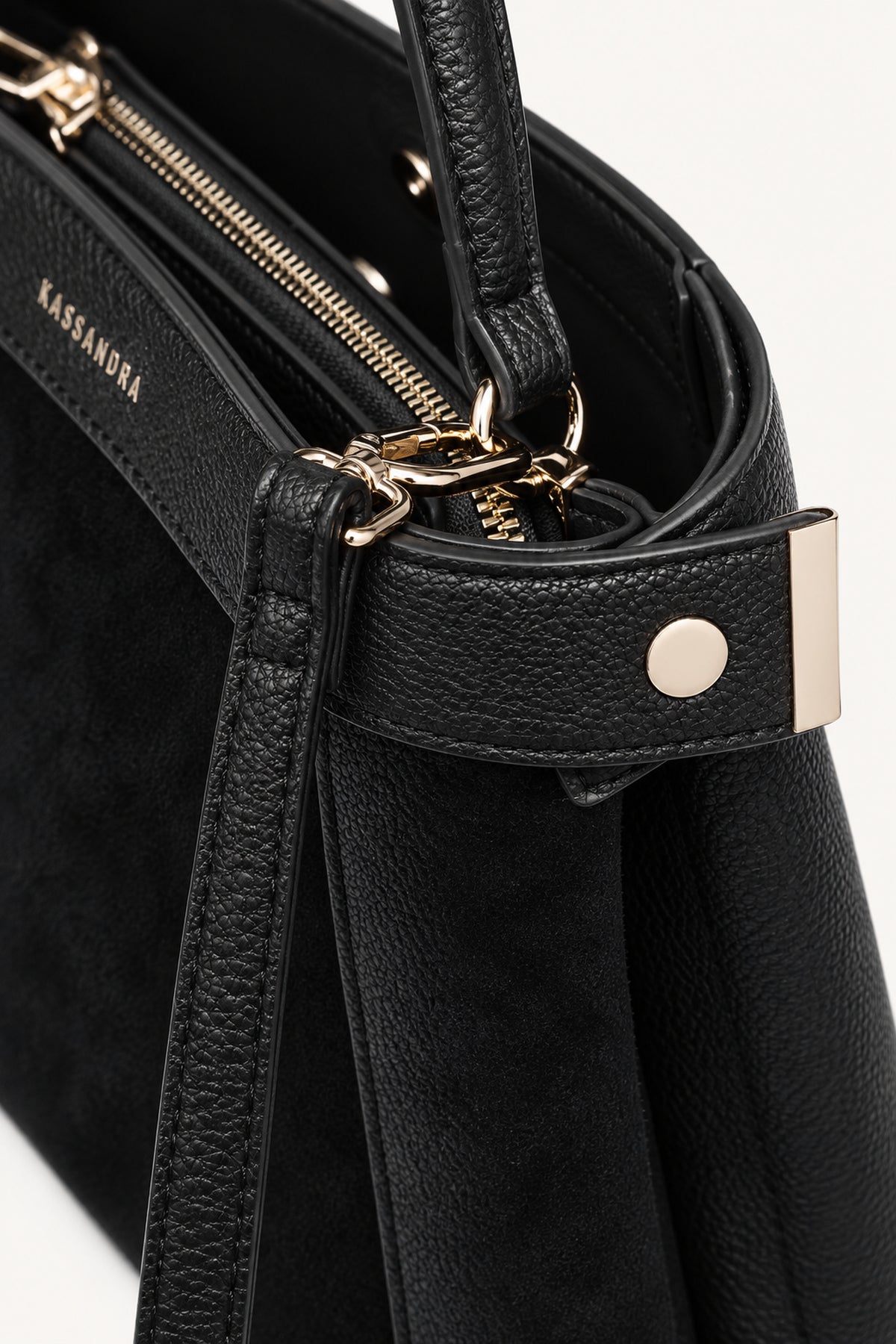 Borsa a mano effetto scamosciato con fascia decorativa