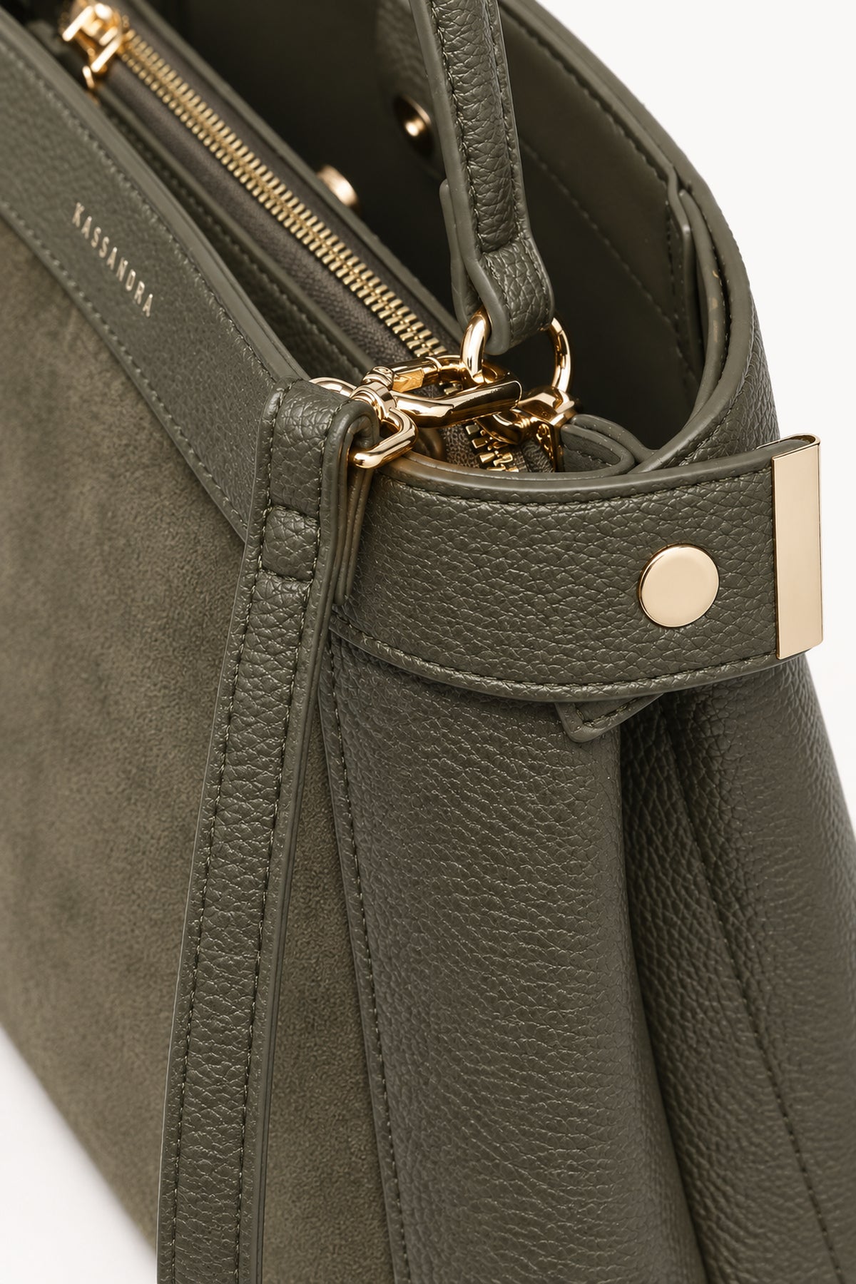 Borsa a mano effetto scamosciato con fascia decorativa