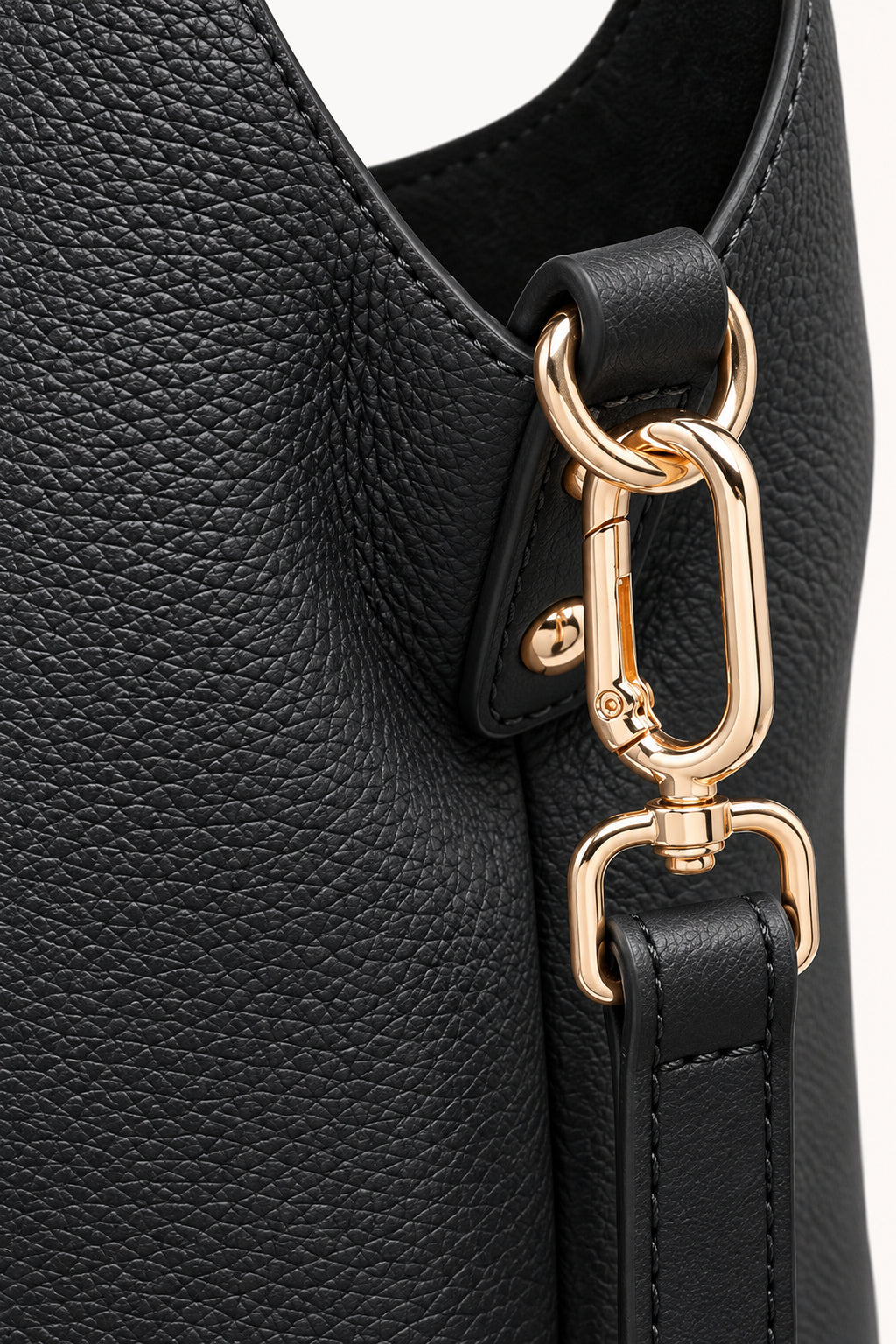 Borsa hobo con lunga nappa