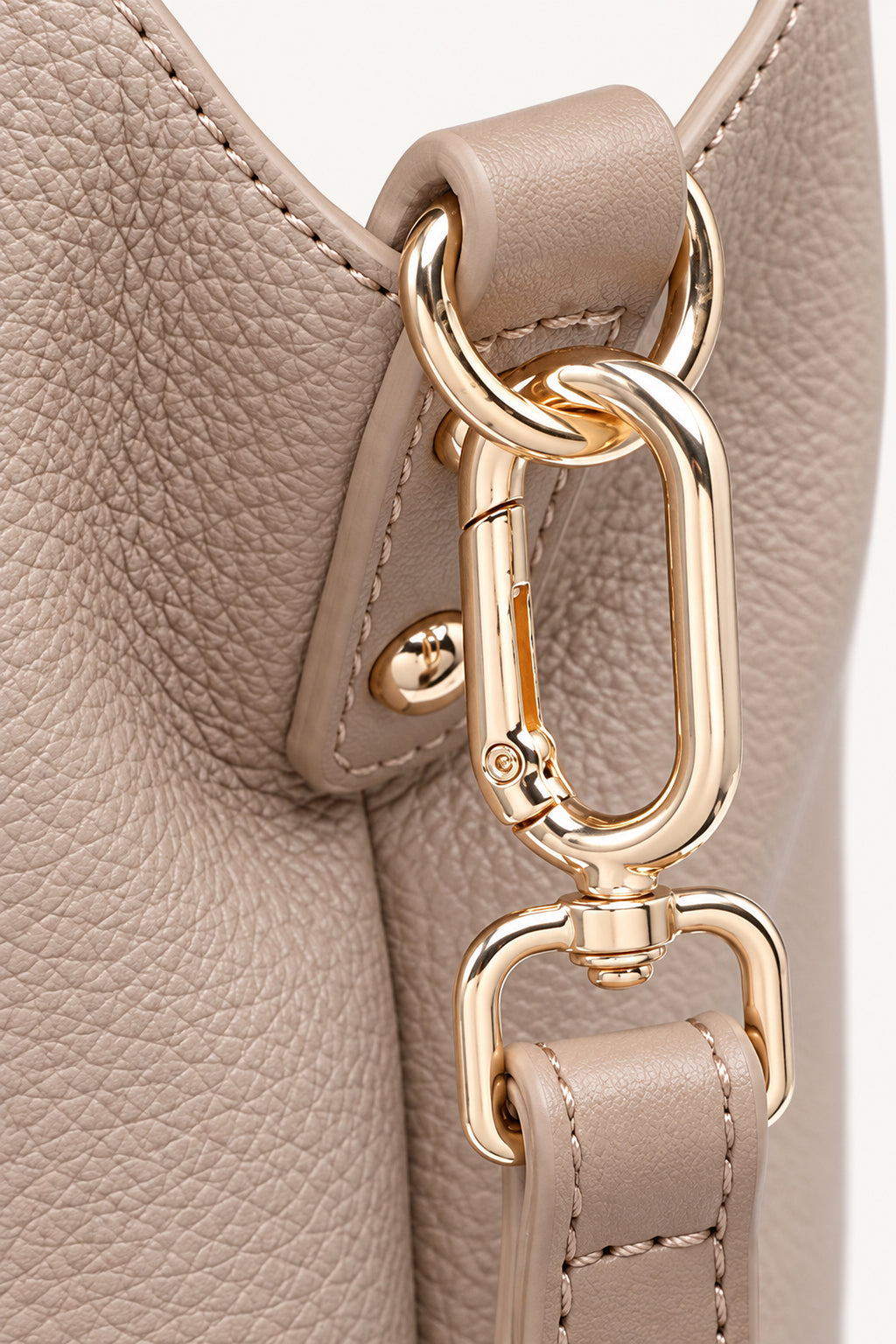 Borsa hobo con lunga nappa