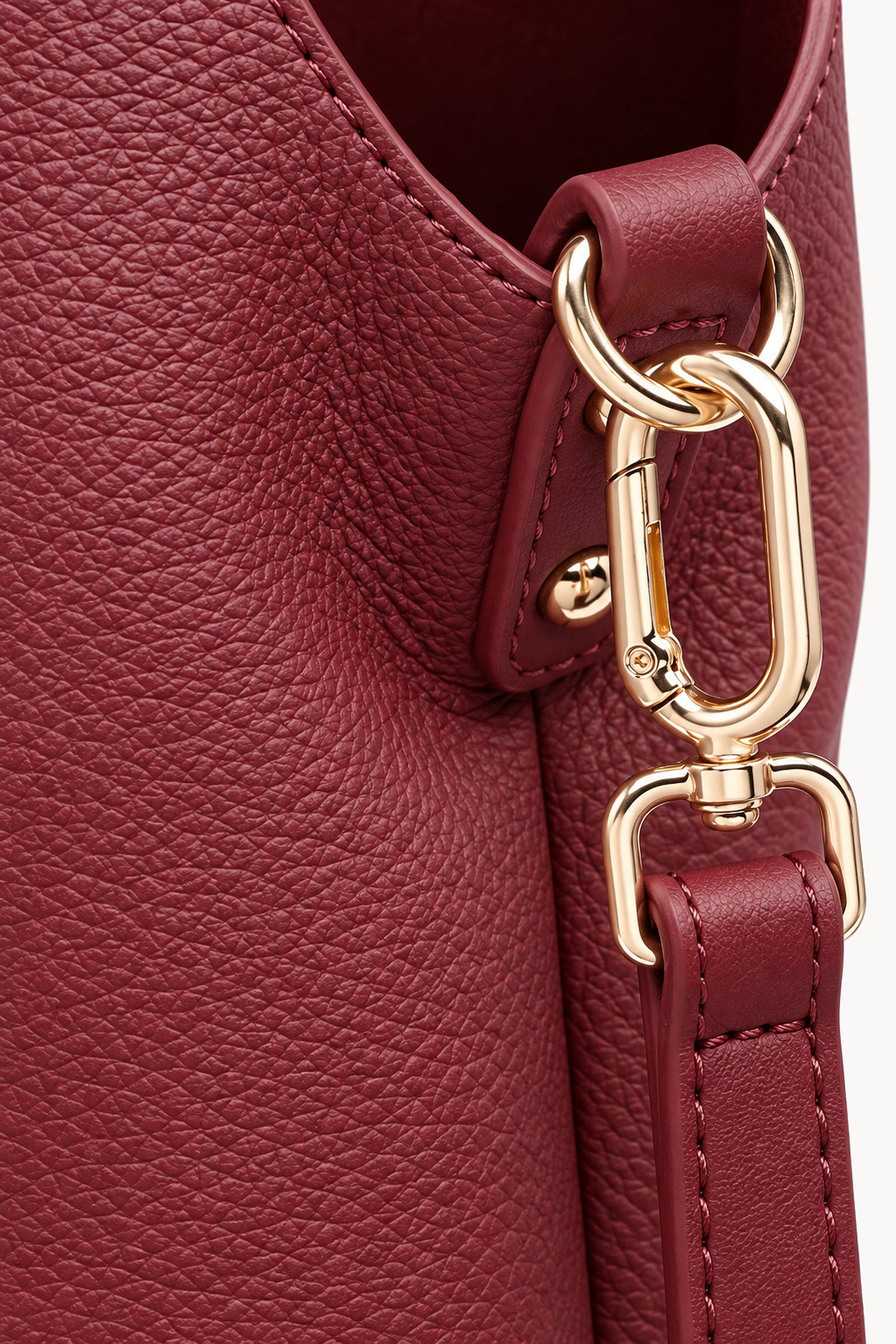 Borsa hobo con lunga nappa