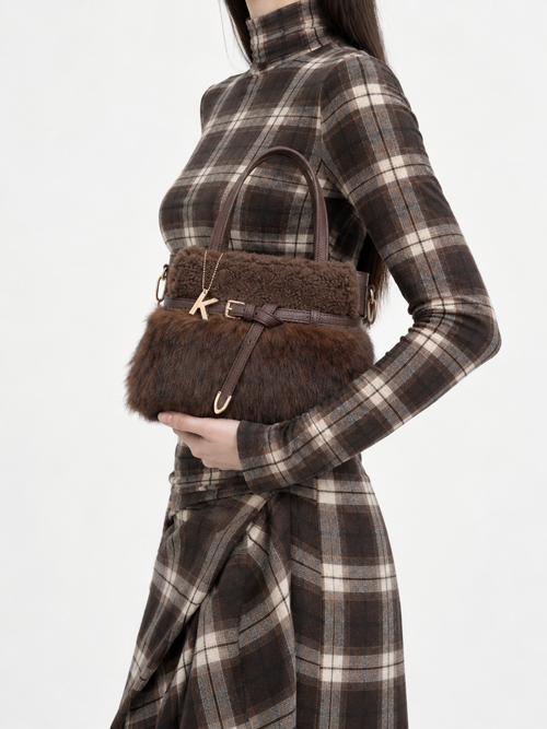 Modella, marrone